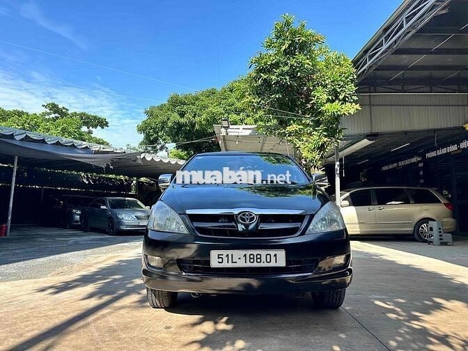 Toyota Innova 2.0G Số sàn màu Đen