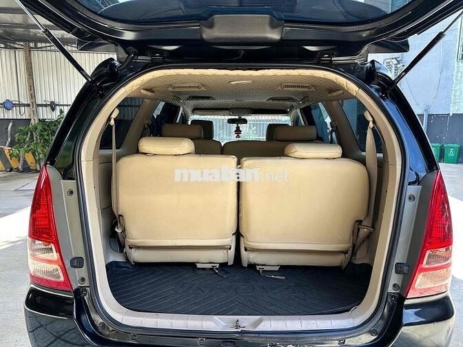 Toyota Innova 2.0G Số sàn màu Đen