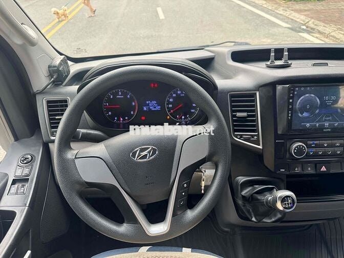 Hyundai Solati Xe khách Số sàn màu Đen