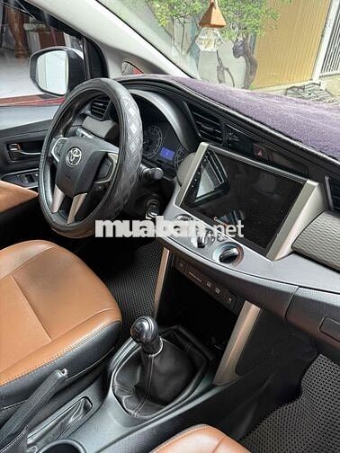 Toyota Innova 7 chỗ số sàn xăng Bạc