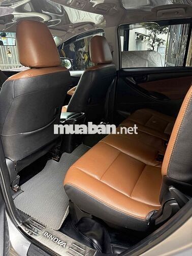 Toyota Innova 7 chỗ số sàn xăng Bạc