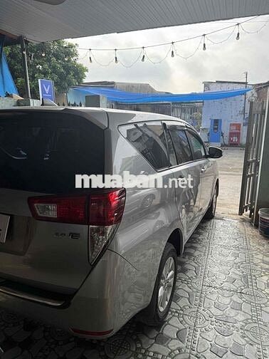 Toyota Innova 7 chỗ số sàn xăng Bạc