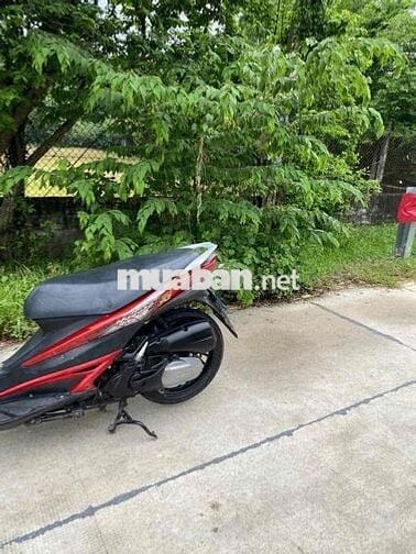 Suzuki Hazzate Gi Xe tay ga Đỏ