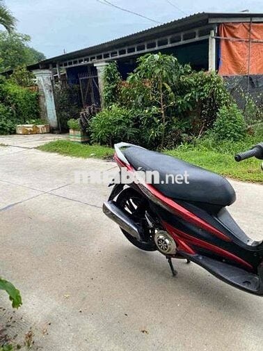 Suzuki Hazzate Gi Xe tay ga Đỏ