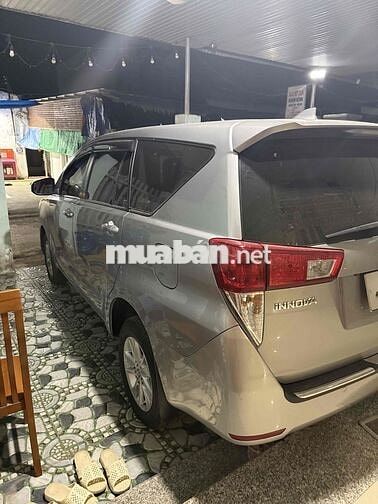 Toyota Innova 7 chỗ số sàn xăng Bạc