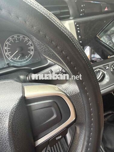 Toyota Innova 7 chỗ số sàn xăng Bạc