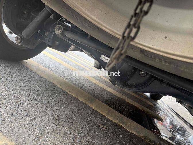 Toyota Innova 7 chỗ số sàn xăng Bạc