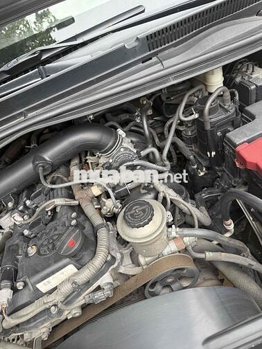Toyota Innova 7 chỗ số sàn xăng Bạc