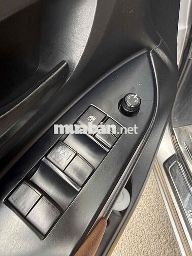 Toyota Innova 7 chỗ số sàn xăng Bạc