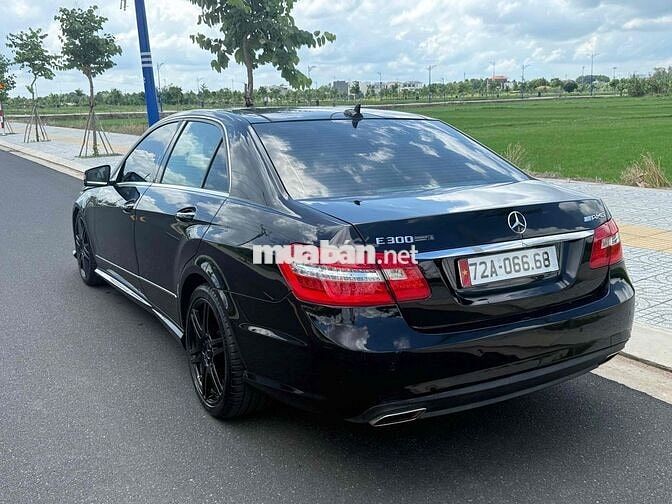 Mercedes-Benz E300 2012 Sedan Đen Da 5 chỗ