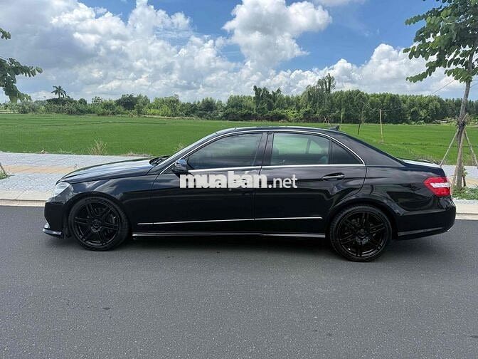 Mercedes-Benz E300 2012 Sedan Đen Da 5 chỗ