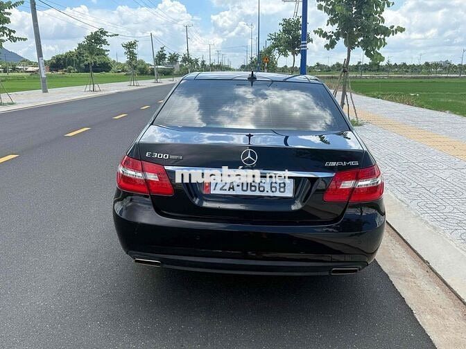 Mercedes-Benz E300 2012 Sedan Đen Da 5 chỗ