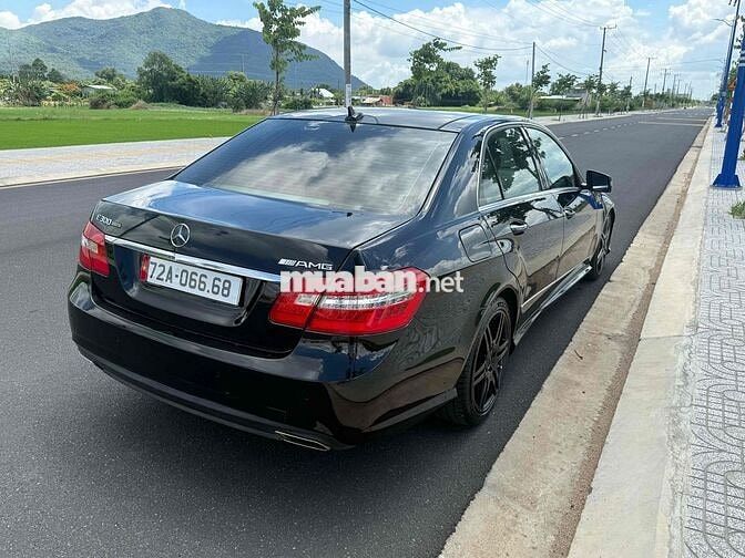 Mercedes-Benz E300 2012 Sedan Đen Da 5 chỗ