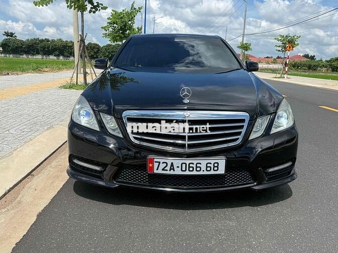 Mercedes-Benz E300 2012 Sedan Đen Da 5 chỗ