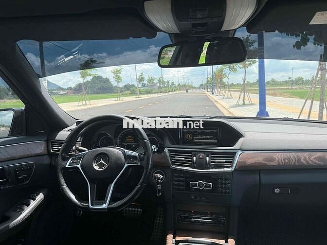 Mercedes-Benz E300 2012 Sedan Đen Da 5 chỗ