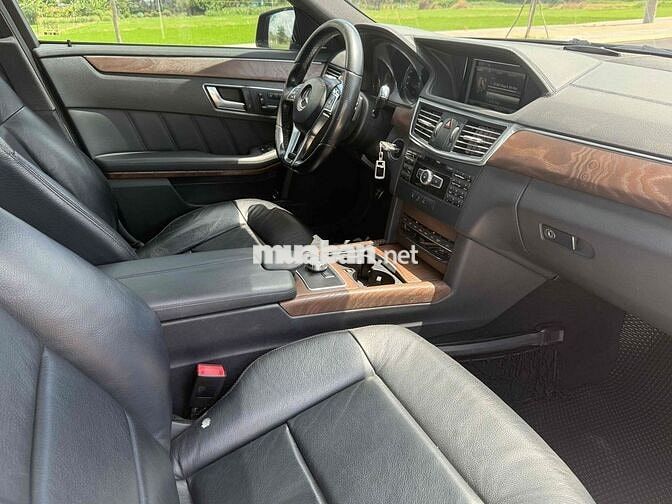 Mercedes-Benz E300 2012 Sedan Đen Da 5 chỗ
