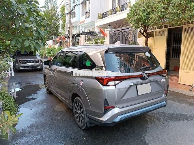 Toyota Veloz 2022 số tự động màu xám
