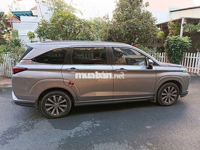 Toyota Veloz 2022 số tự động màu xám
