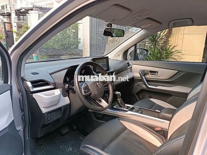 Toyota Veloz 2022 số tự động màu xám