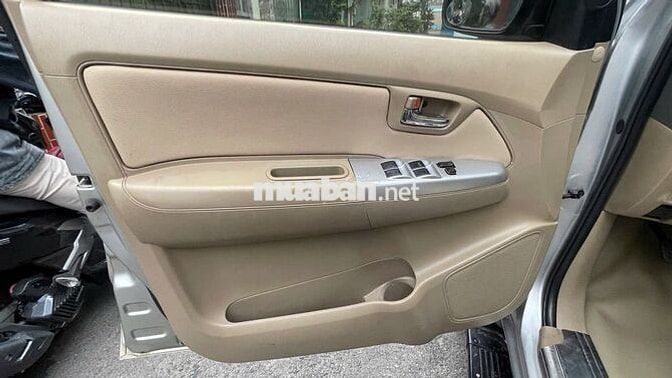 Fortuner máy dầu 2009 Số tay Bạc rất đẹp.