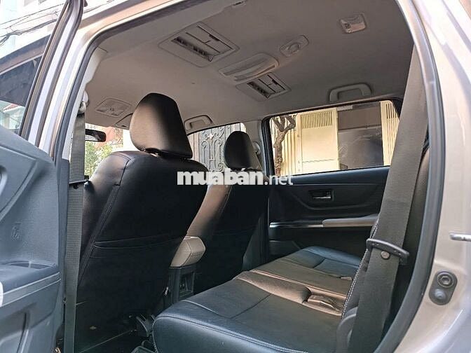 Toyota Veloz 2022 số tự động màu xám