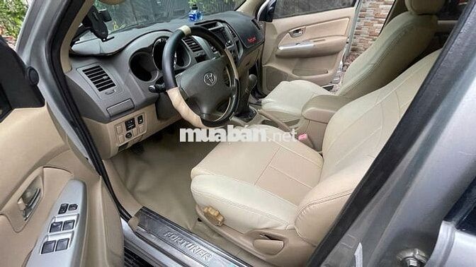 Fortuner máy dầu 2009 Số tay Bạc rất đẹp.
