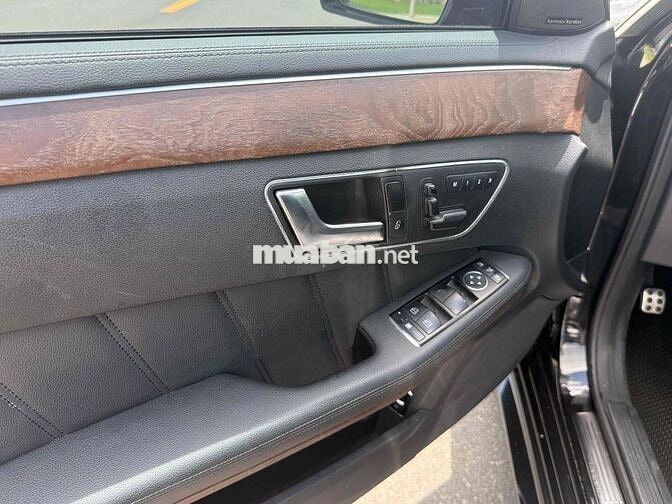 Mercedes-Benz E300 2012 Sedan Đen Da 5 chỗ