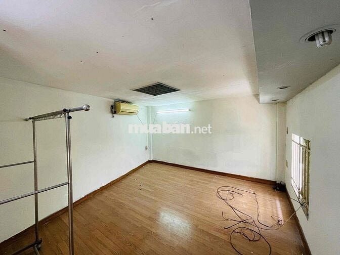 Nhà nguyên căn nho nhỏ ngay Nguyễn Gia Trí