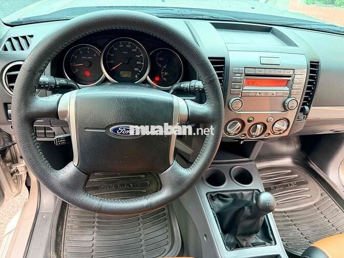 Ford Everest 2.5 máy dầu số sàn 7 chỗ 2014