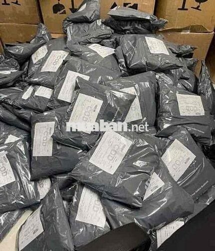 NV nữ đóng gói Shopee Tiktok