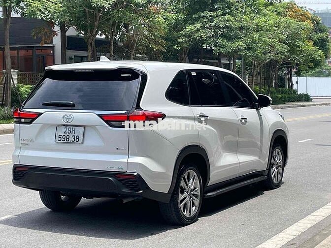 Toyota Innova Cross HEV 2026 Trắng 4000km