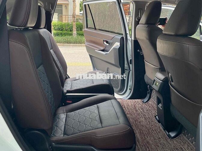 Toyota Innova Cross HEV 2026 Trắng 4000km