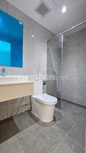 Cho thuê căn hộ 2 Phòng Ngủ, View Bến Bình Đông rất đẹp