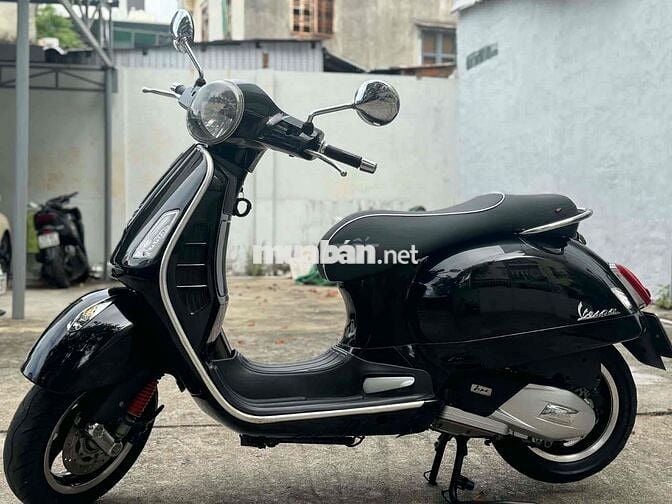 Piaggio Vespa GTS 125 iGet ABS 2018 Đen
