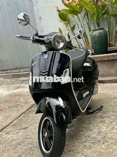 Piaggio Vespa GTS 125 iGet ABS 2018 Đen