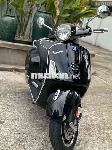Piaggio Vespa GTS 125 iGet ABS 2018 Đen