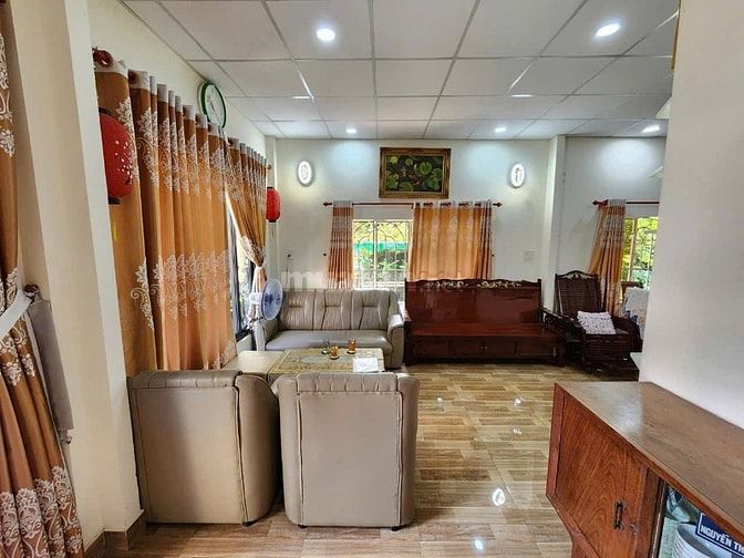 🍍NHÀ BÁN .Lê quang định SÁT PHÚ NHUẬN . 135 m2-3 tầng BTCT sân thượng