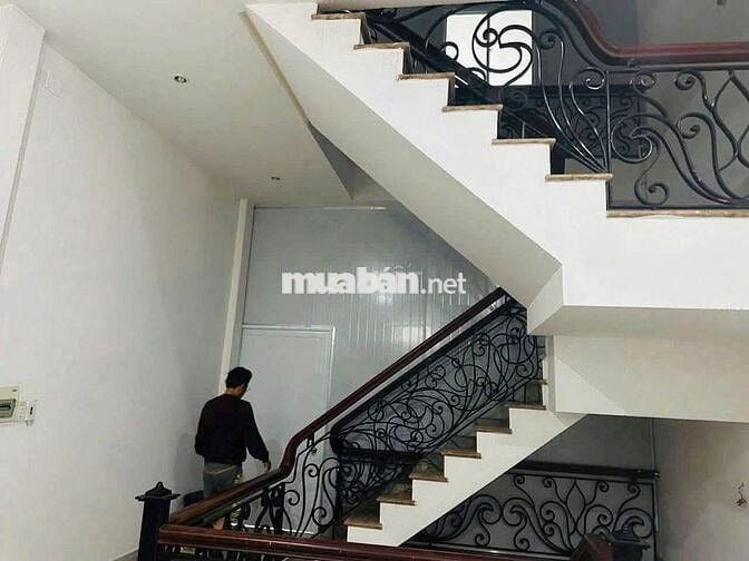 Cho THUÊ nhà 1T2L mặt tiền đường 30/04 ngay vòng xoay Biên Hùng