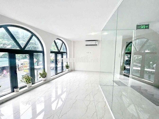 Cho thuê VP Vĩnh Khánh Q4, 90m2, sàn đẹp, view kính thoáng