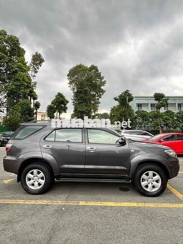 Toyota Fortuner 2010 Xám Tự động 7 chỗ