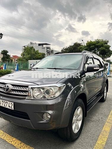 Toyota Fortuner 2010 Xám Tự động 7 chỗ