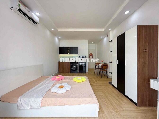 CĂN HỘ BAN CÔNG NẰM NGAY TRUNG TÂM