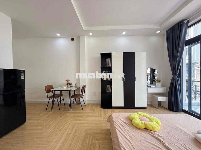 CĂN HỘ BAN CÔNG NẰM NGAY TRUNG TÂM