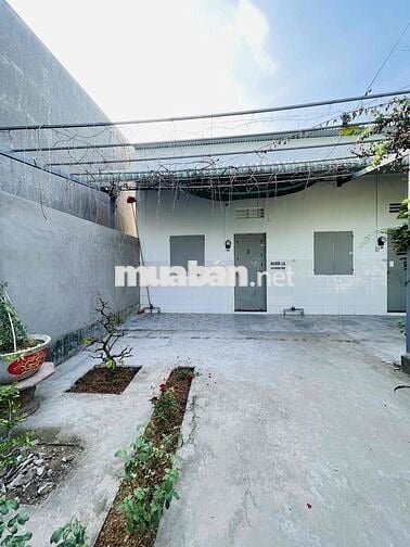 Bán nhà cấp 4 sân vườn- 5 phòng trọ tháng sạch đẹp