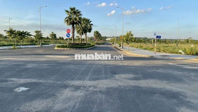 BT Phú Gia view kênh DT 240m2 không lỗi, giá chỉ 4,2 tỷ bao thuế phí