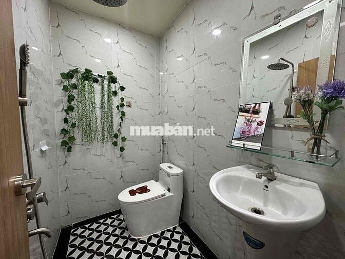 MỘT TRỆT MỘT LẦU RỘNG NHƯ NHÀ NGUYÊN CĂN