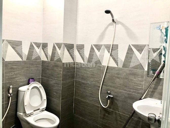 Chính chủ cho thuê nhà mặt tiền đường Trịnh Đình Trọng, phường Tân Phú