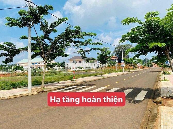 LÔ ĐẤT CỰC ĐẸP ĐƯỜNG NHỰA 13M CÓ VỈA HÈ, NGAY UỶ BAN XÃ 5x20=100M2
