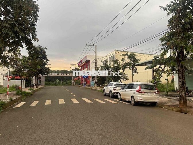 LÔ ĐẤT CỰC ĐẸP ĐƯỜNG NHỰA 13M CÓ VỈA HÈ, NGAY UỶ BAN XÃ 5x20=100M2