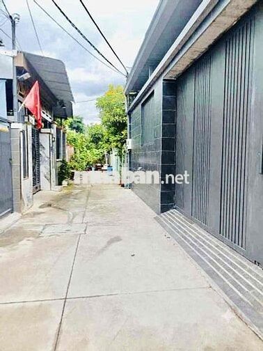 GIÁ 2 TỶ 8 BÁN NHÀ 80m2 HÓC MÔN , HXH , 2PN , SƠN LẠI Ở ĐẾN TRỌN ĐỜI .